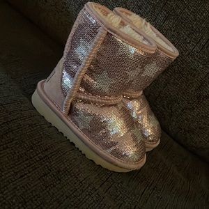 Kids star uggs